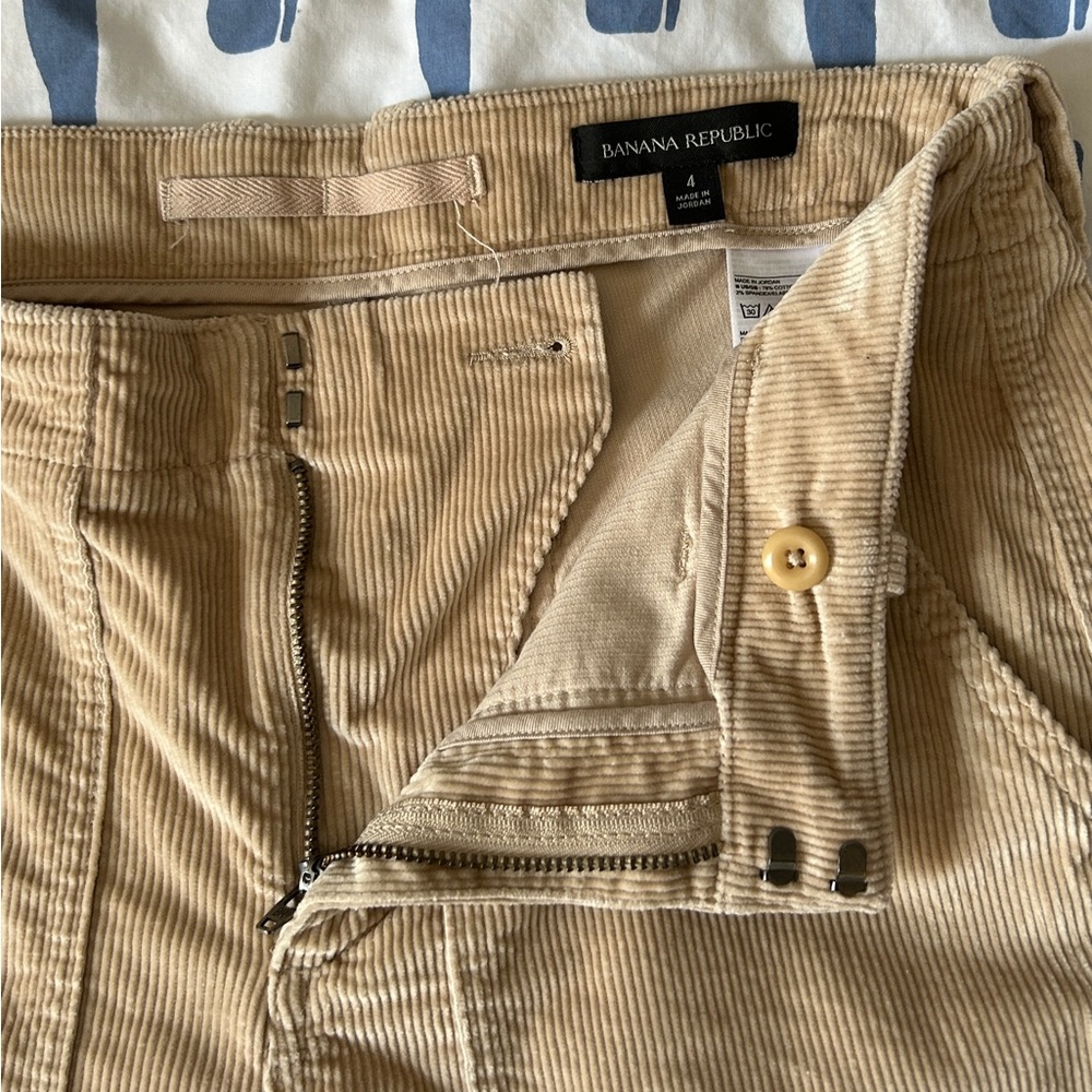 Banana Republic soft beige/tan corduroy utility/jogger pants. Cotton. Size 4. - Picture 9 of 10